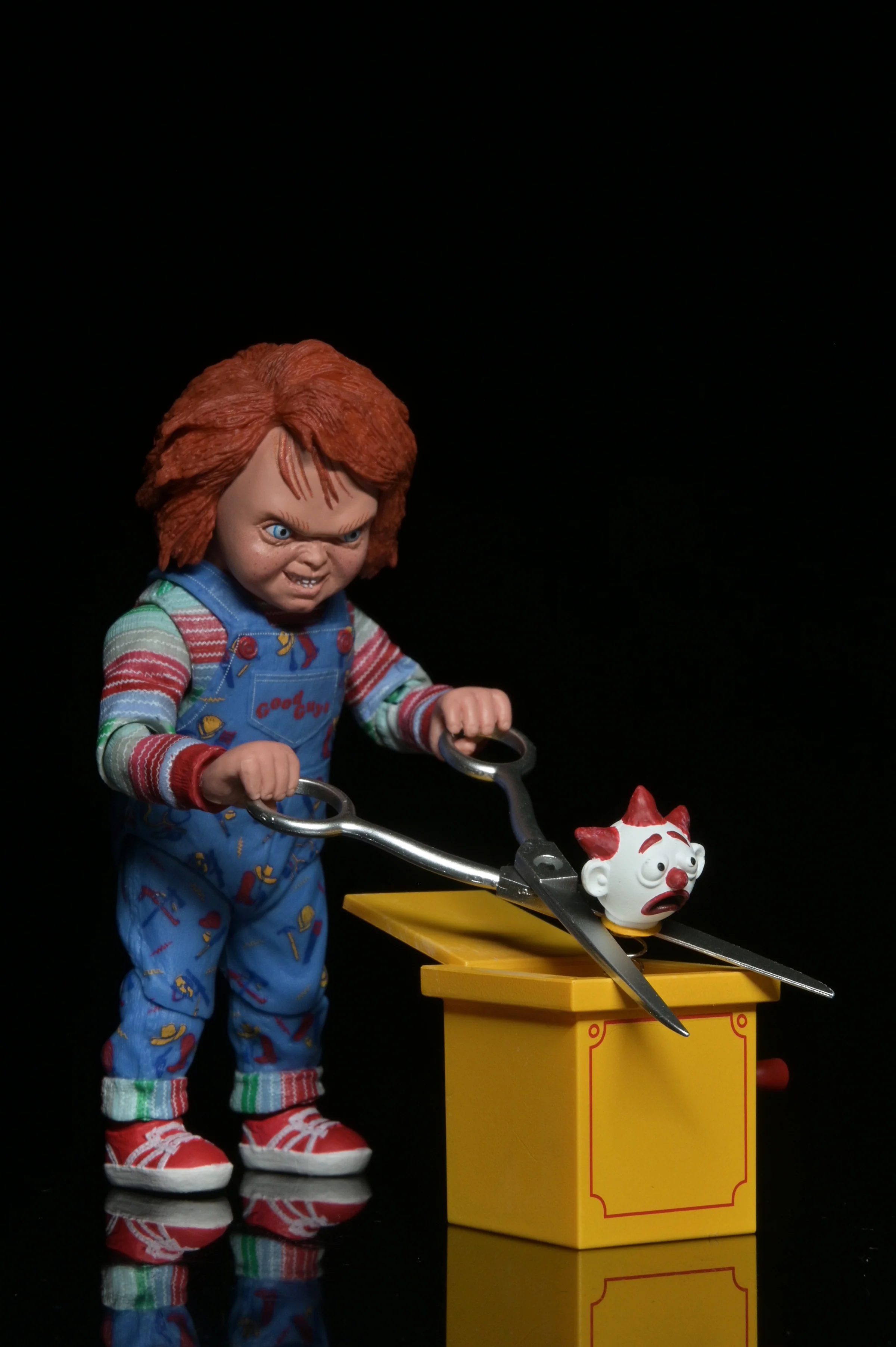 Child's Play 2 - Ultimate Chucky 7â Scale Action Figure - Image 7