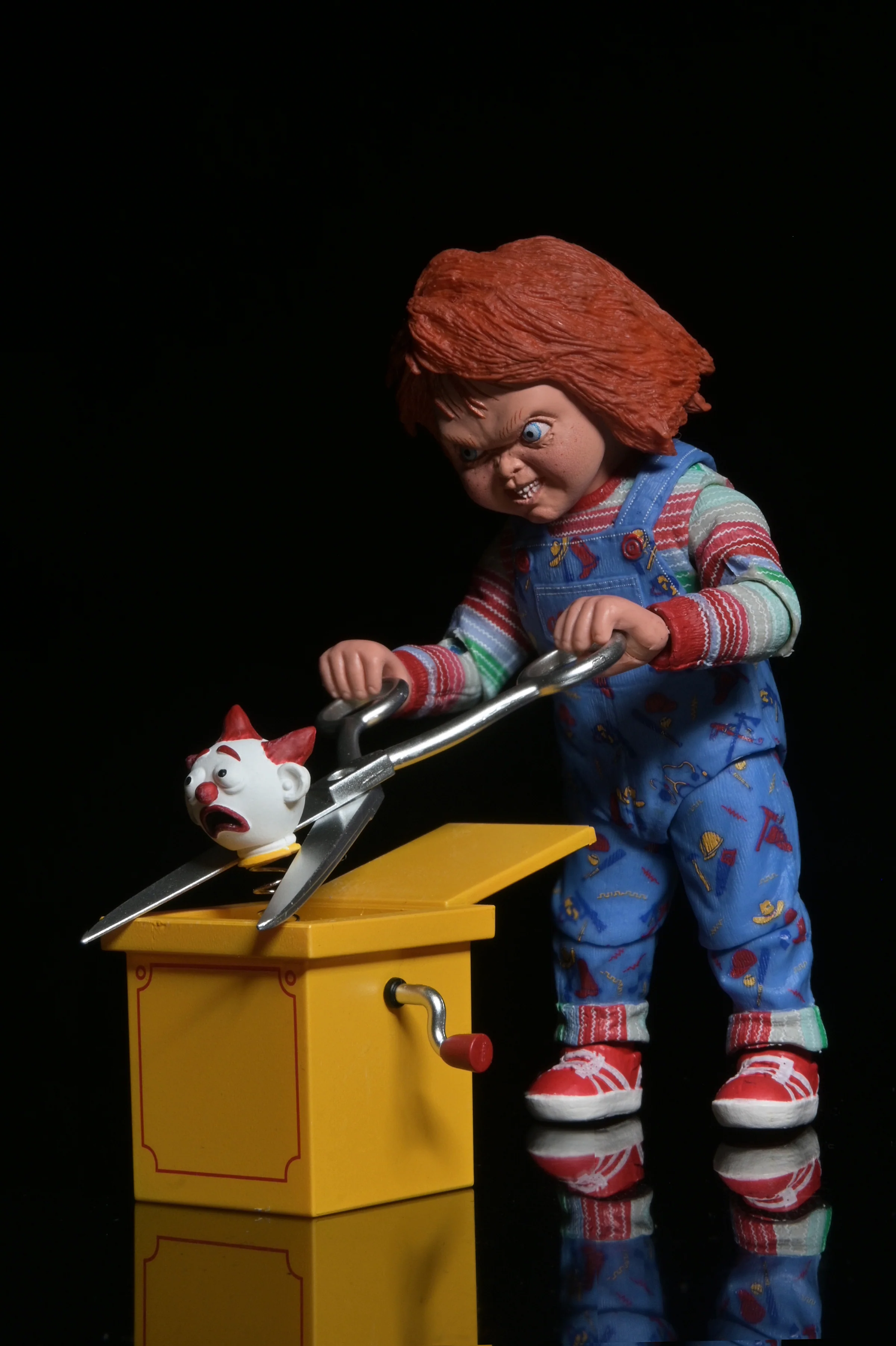 Child's Play 2 - Ultimate Chucky 7â Scale Action Figure - Image 8