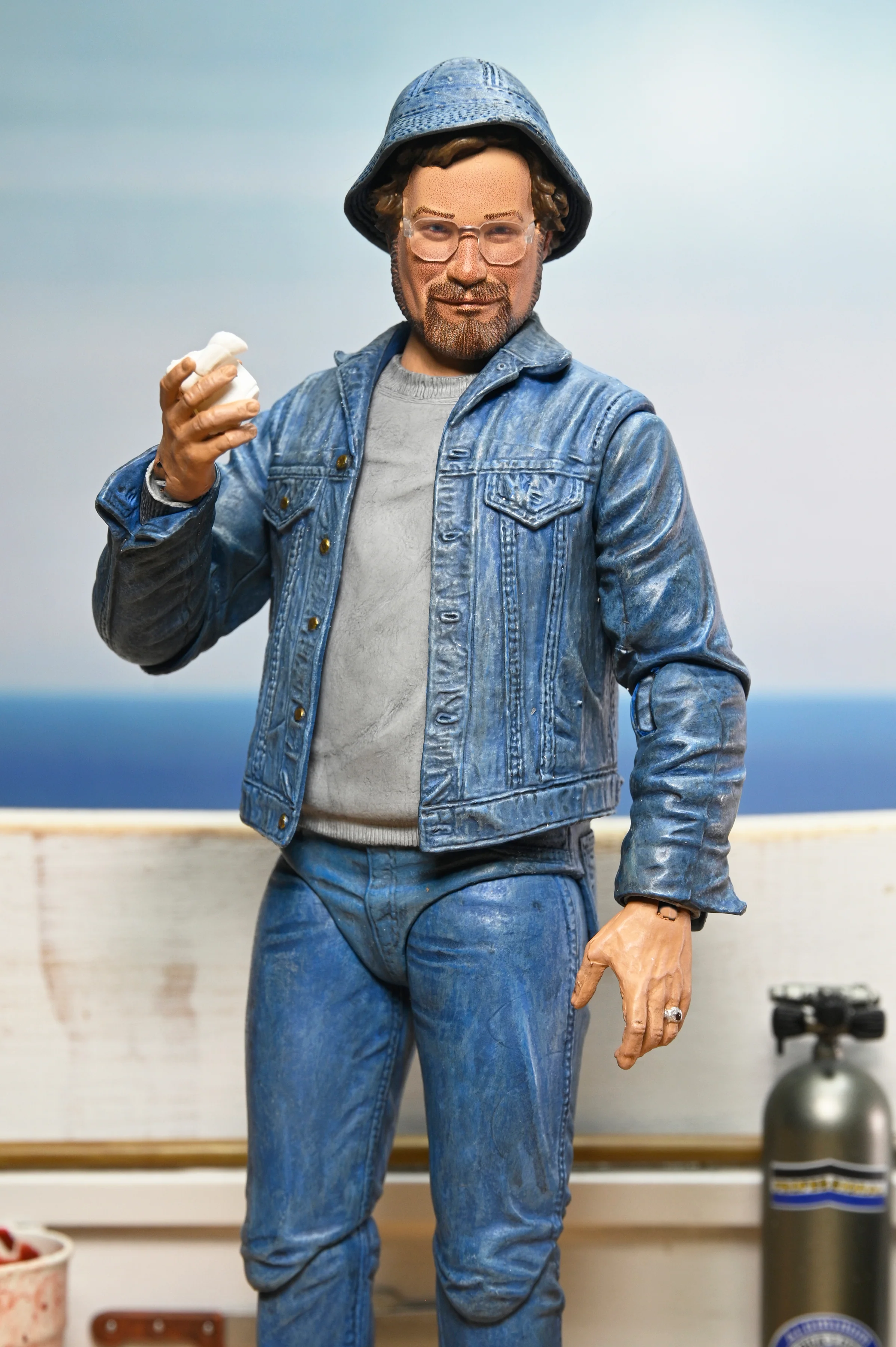 Jaws - 50th Anniversary Ultimate Matt Hooper (Amity Arrival) and Sam Quint 7” Scale Action Figure Bundle - Image 7