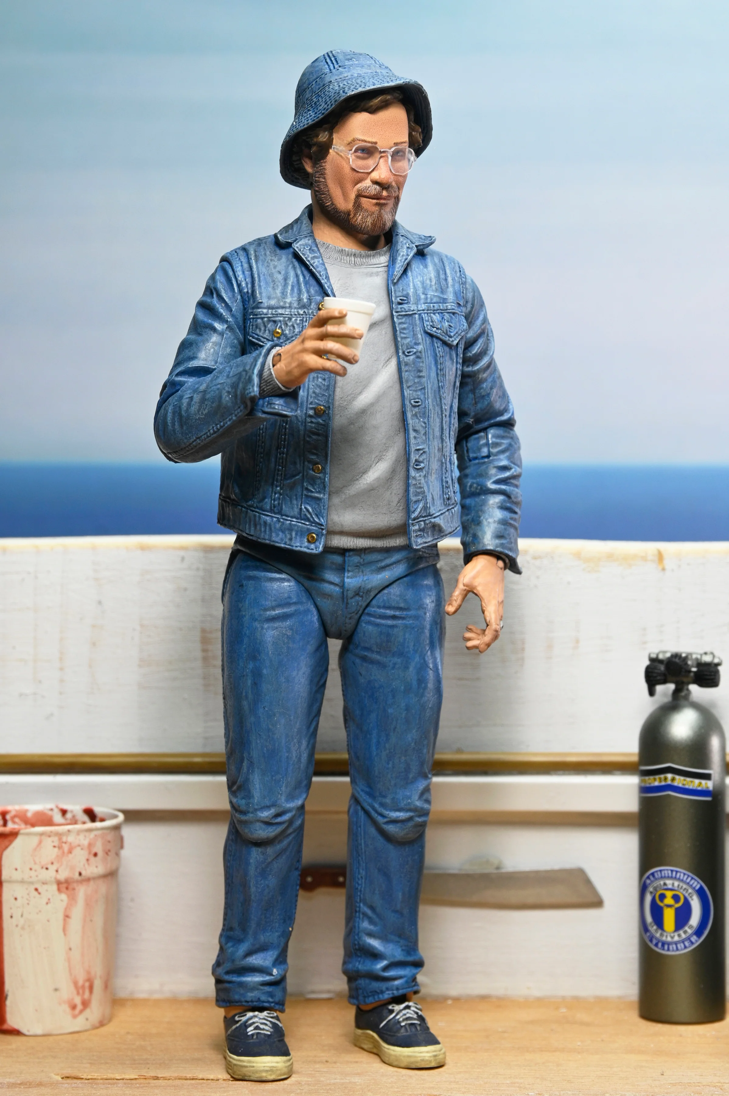Jaws - 50th Anniversary Ultimate Matt Hooper (Amity Arrival) and Sam Quint 7” Scale Action Figure Bundle - Image 9