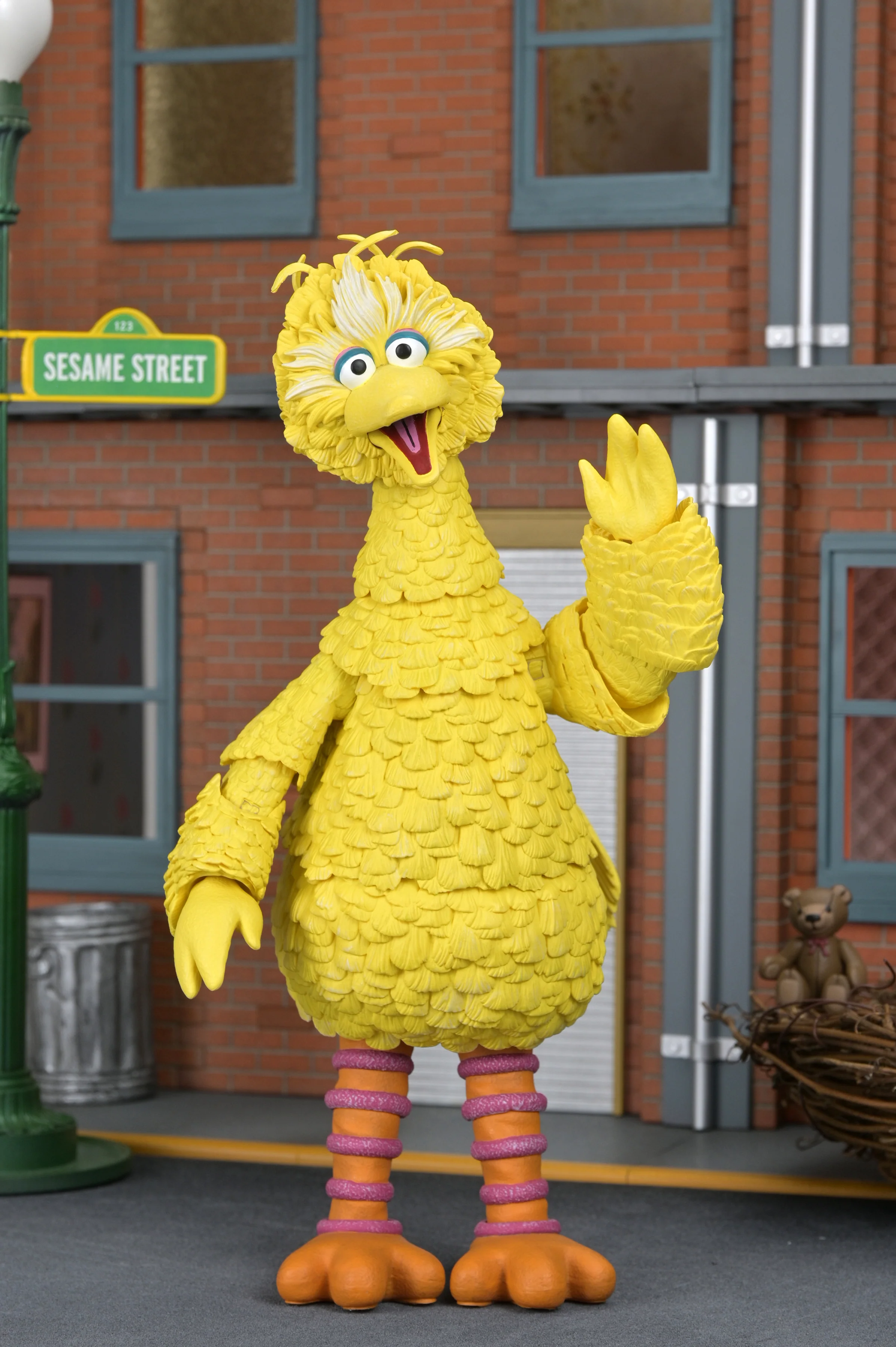 Sesame Street - Ultimate Big Bird 7” Scale Action Figure