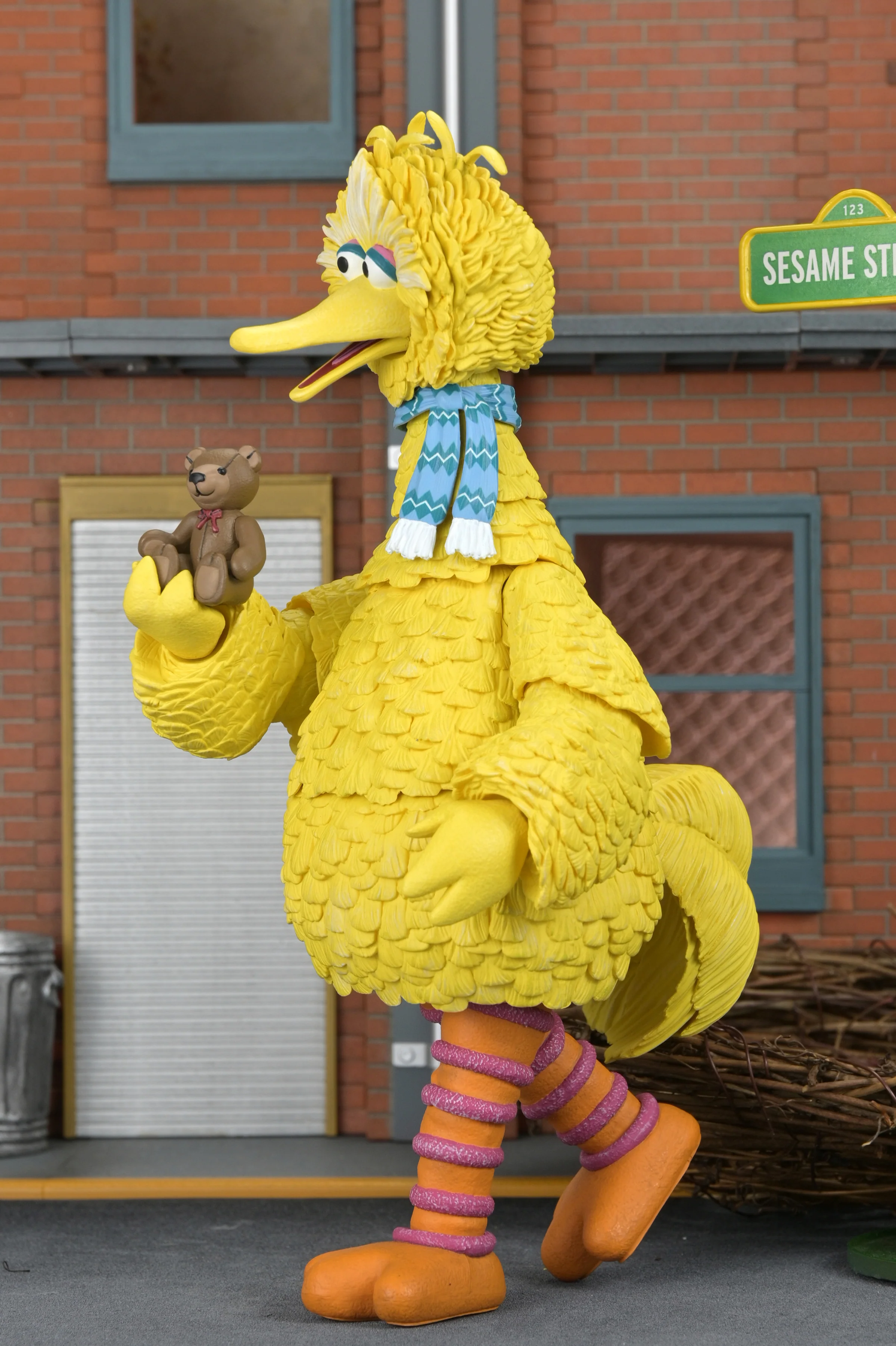 Sesame Street - Ultimate Big Bird 7” Scale Action Figure - Image 10