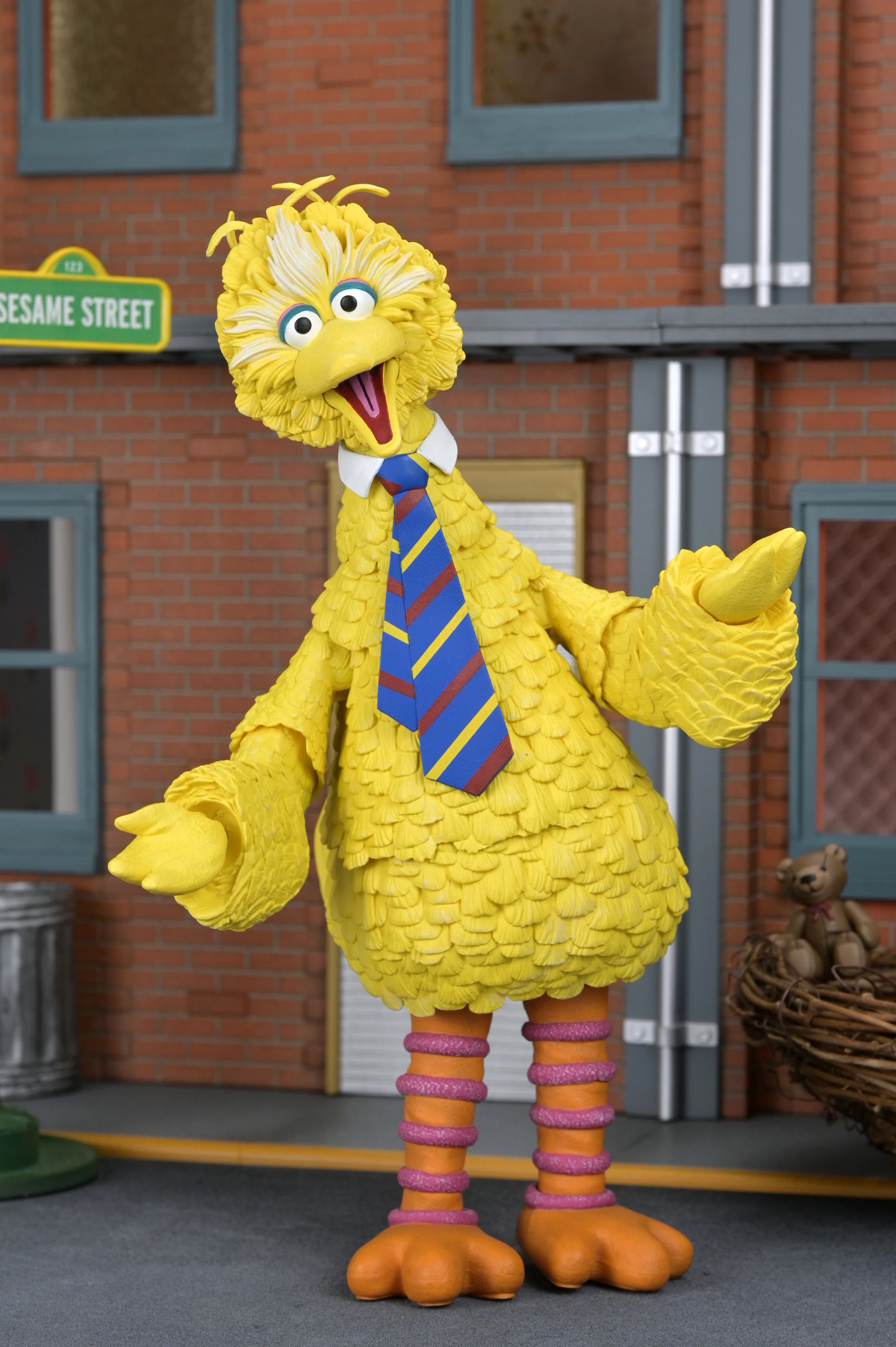 Sesame Street - Ultimate Big Bird 7” Scale Action Figure - Image 3