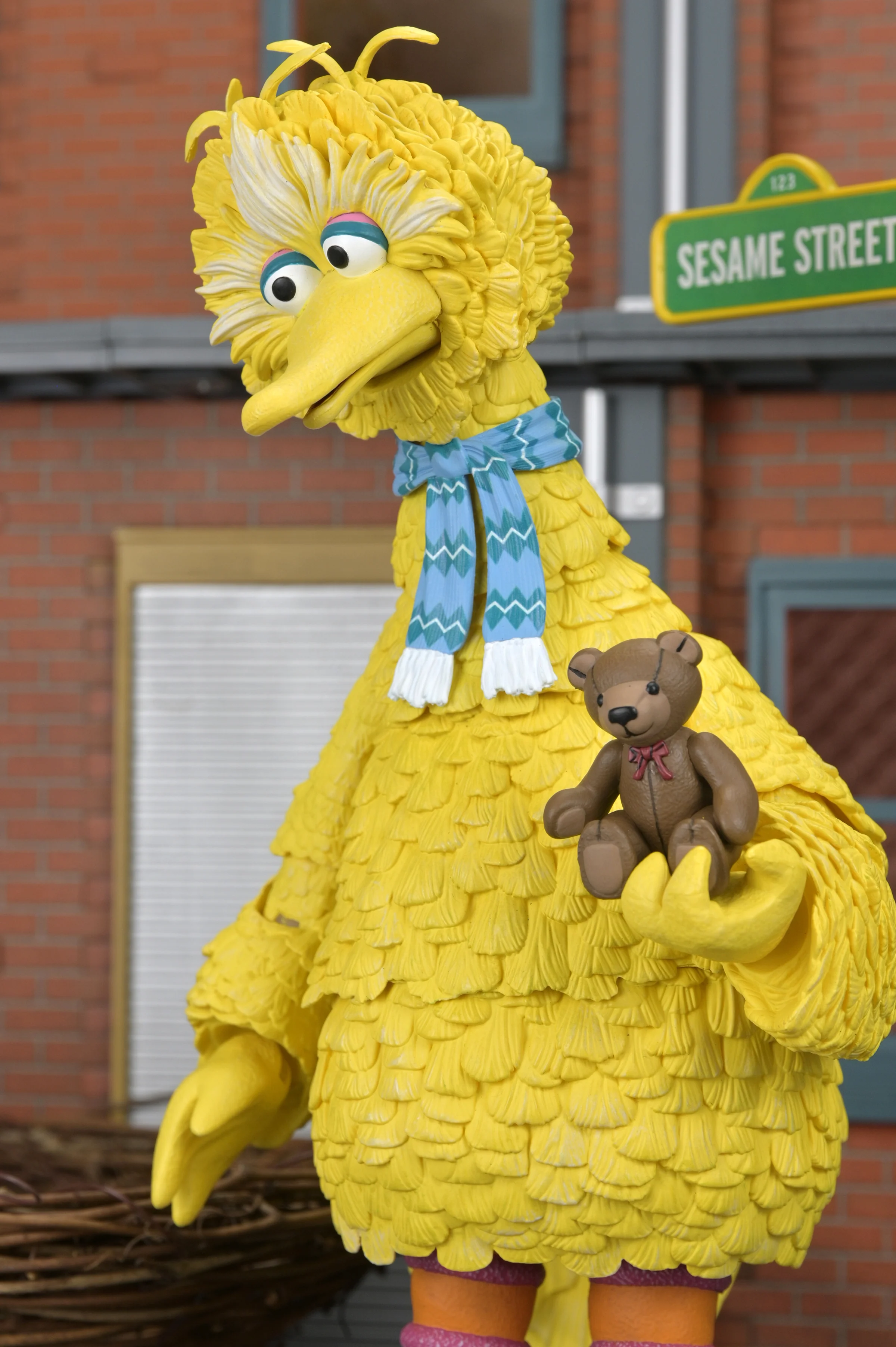 Sesame Street - Ultimate Big Bird 7” Scale Action Figure - Image 4