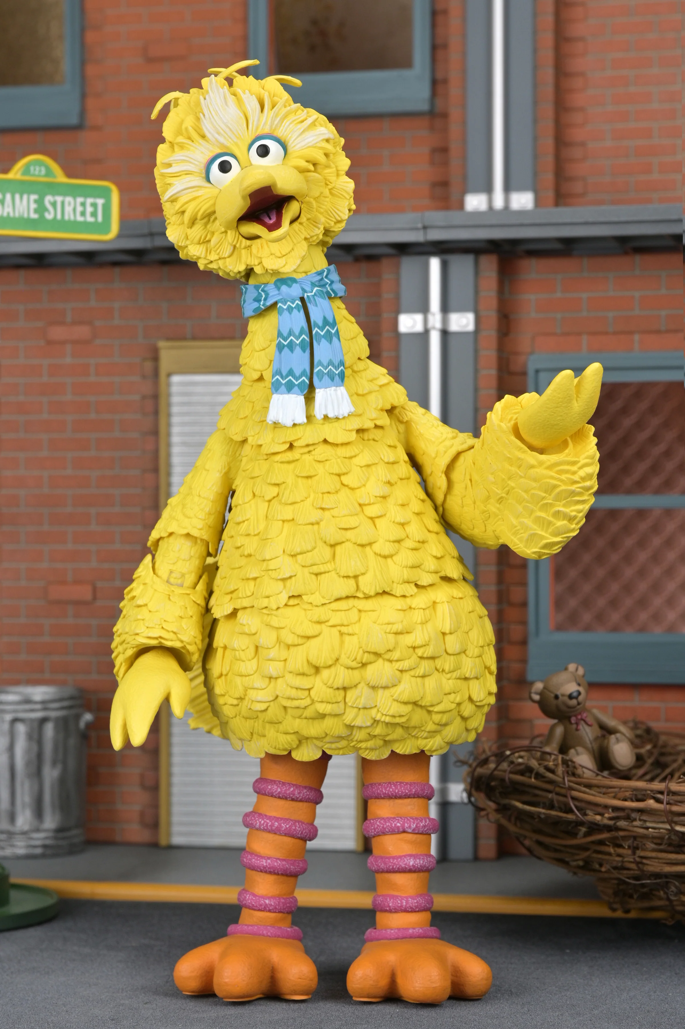 Sesame Street - Ultimate Big Bird 7” Scale Action Figure - Image 5