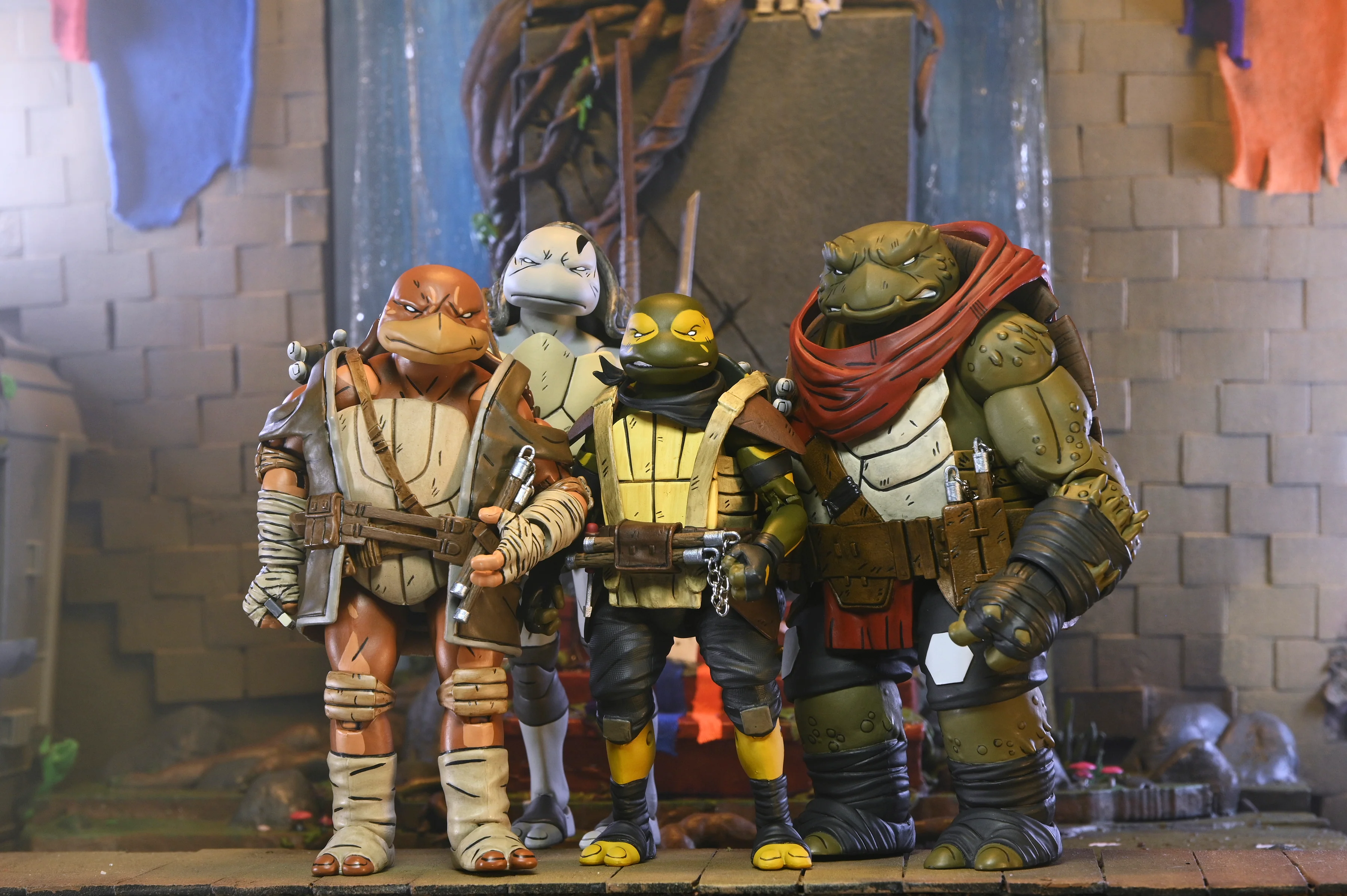 Teenage Mutant Ninja Turtles (The Last Ronin) - Ultimate Moja, Odyn, Uno & Yi 7” Scale Action Figure Bundle with Re-Evolution Collector’s Edition Book & Autograph Card Signed by Ben Bishop - Image 4
