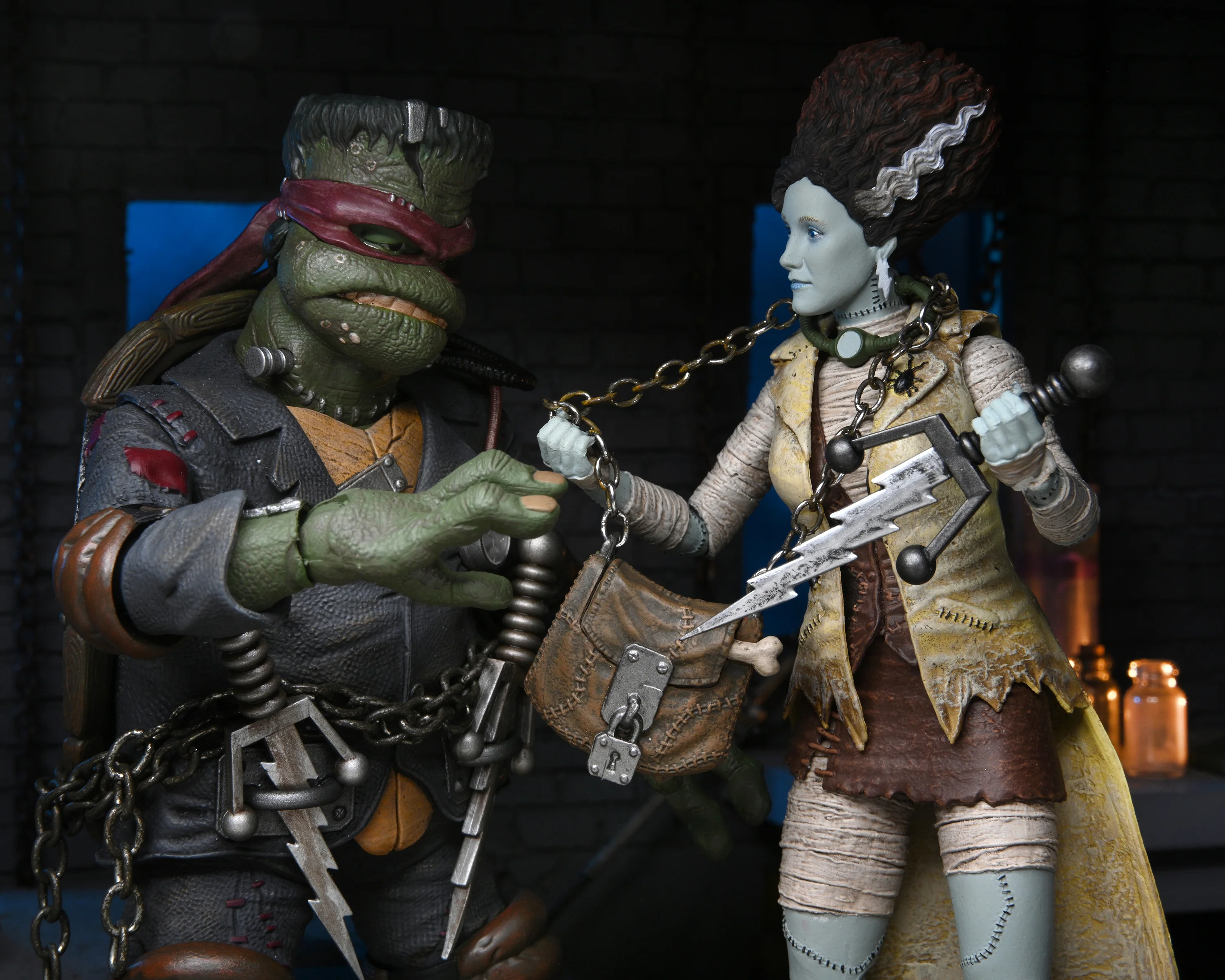 Universal Monsters x Teenage Mutant Ninja Turtles - April as The Bride of Frankenstein 7” Scale Action Figure - Image 9