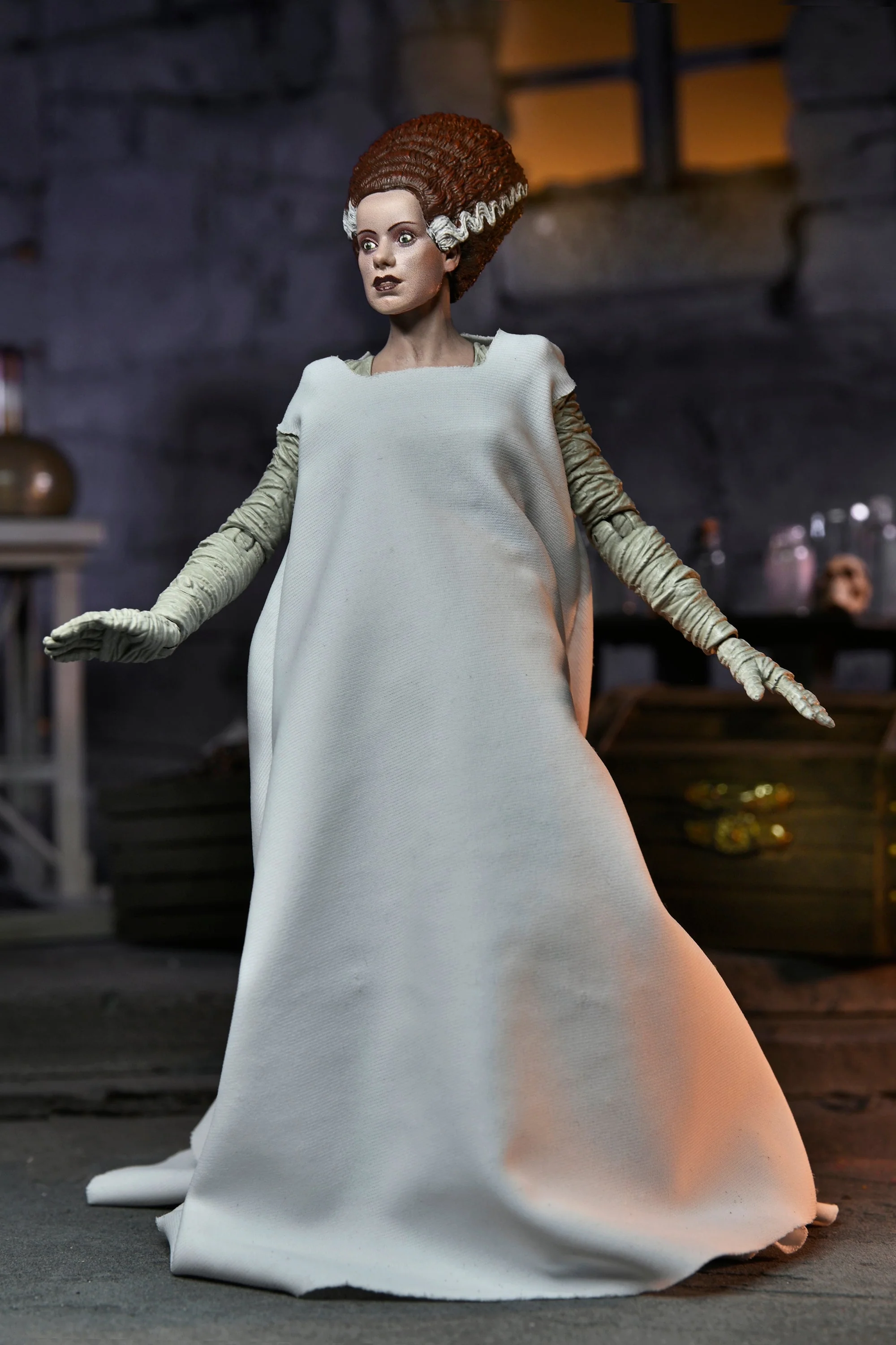 Universal Monsters - Ultimate The Bride of Frankenstein 7” Scale Action Figure (Color) - Image 2